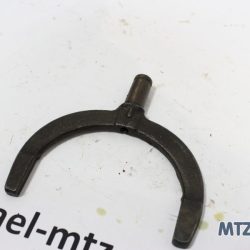 Вилка перекл. редуктора МТЗ (пр-во ВЗТЗЧ)80-1723021 Вилка перекл. редуктора МТЗ (пр-во ВЗТЗЧ)80-1723021