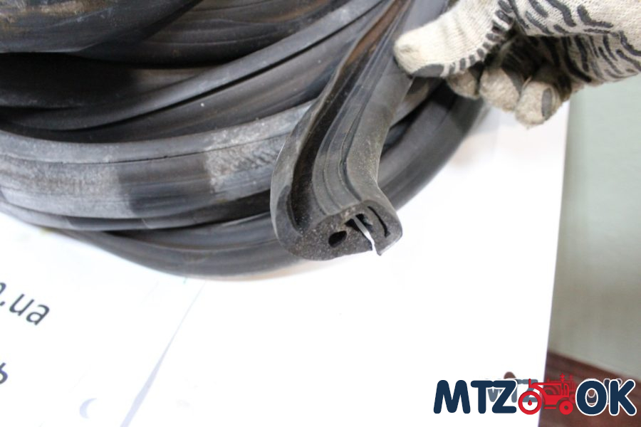 Уплотнитель стекла МТЗ УК (лоб, боковое, заднее, дверное) Украина Уплотнитель стекла МТЗ УК (лоб, боковое, заднее, дверное) Украина