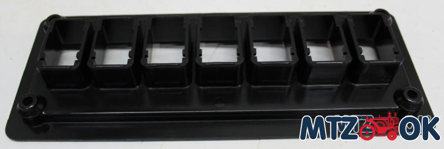 Вставка верхней панели МТЗ под переключатели 80-3801342 Вставка верхней панели МТЗ под переключатели 80-3801342