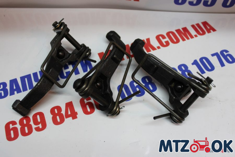 Рычаг оттяж. сцепл. с вилкой (лапка корзины) МТЗ-80 с/о в сборе 3шт. (пр-во ДК) 70-1601095-01 Рычаг оттяж. сцепл. с вилкой (лапка корзины) МТЗ-80 с/о в сборе 3шт. (пр-во ДК) 70-1601095-01