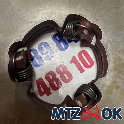 Накладка обшивки кабины задняя часть н/о 80-6700205 Накладка обшивки кабины задняя часть н/о 80-6700205