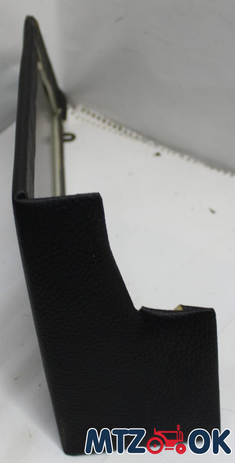 Накладка крышки пульта кабины нового образца 85-6700040-Б Накладка крышки пульта кабины нового образца 85-6700040-Б