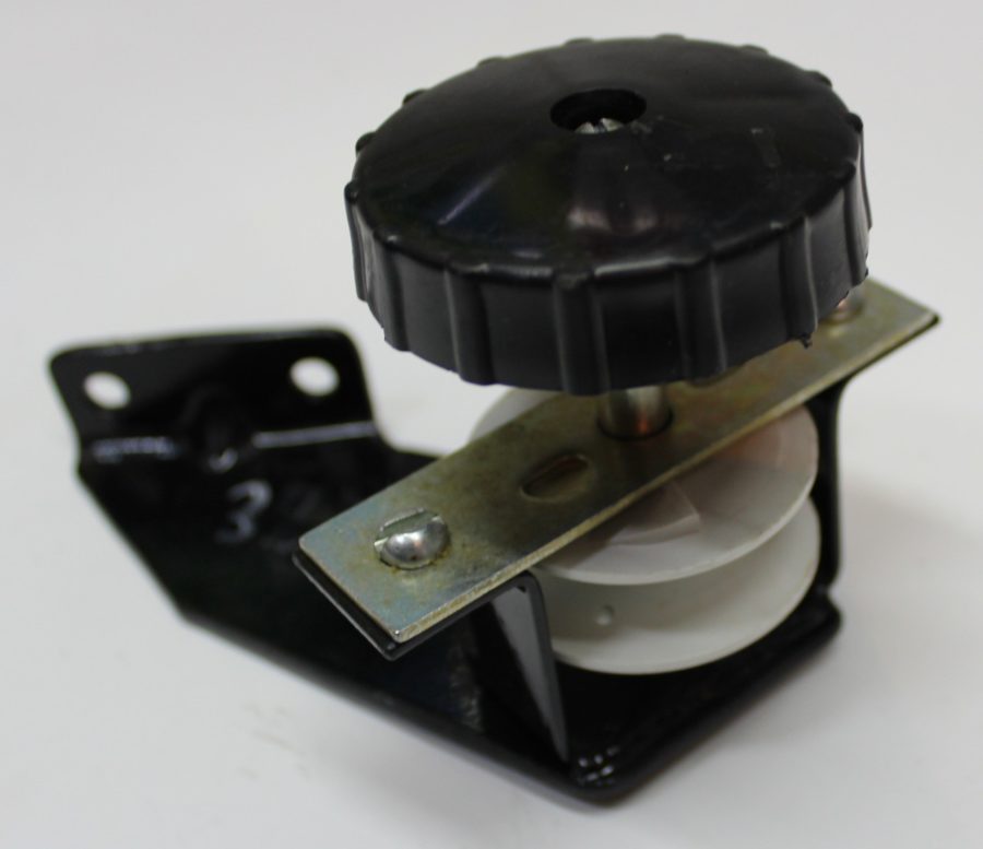 Управление Шторкой н/о к-т (рукоятка, ролик, скоба) МТЗ-80-1025 (80-1310010) Управление Шторкой н/о к-т (рукоятка, ролик, скоба) МТЗ-80-1025 (80-1310010)