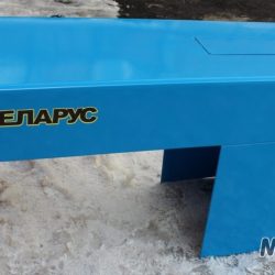 Капот МТЗ с решеткой под квадратную фару окрашенный 80-8402020-01