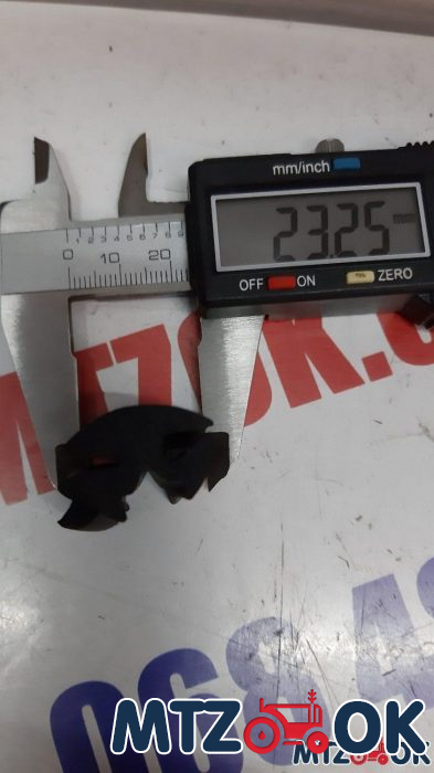 Уплотнитель стекла МТЗ МК, ЮМЗ МК, Т150, Т25 с замком (пр-во Украина) Уплотнитель стекла МТЗ МК, ЮМЗ МК, Т150, Т25 с замком (пр-во Украина)