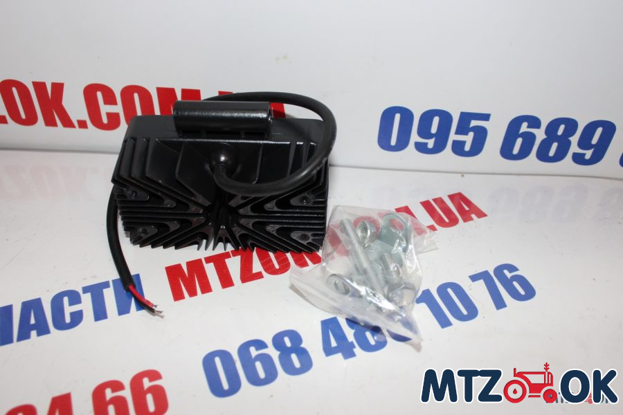 Фара LED прямоугольная 18W, 6 ламп (110х60х50мм) 12/24V (Китай) 27100045 Фара LED прямоугольная 18W, 6 ламп (110х60х50мм) 12/24V (Китай) 27100045