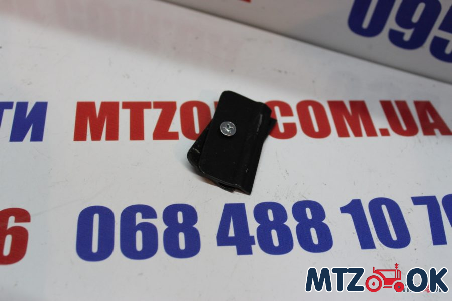 Держатель козырька противосолнечного 70-8204015 Держатель козырька противосолнечного 70-8204015