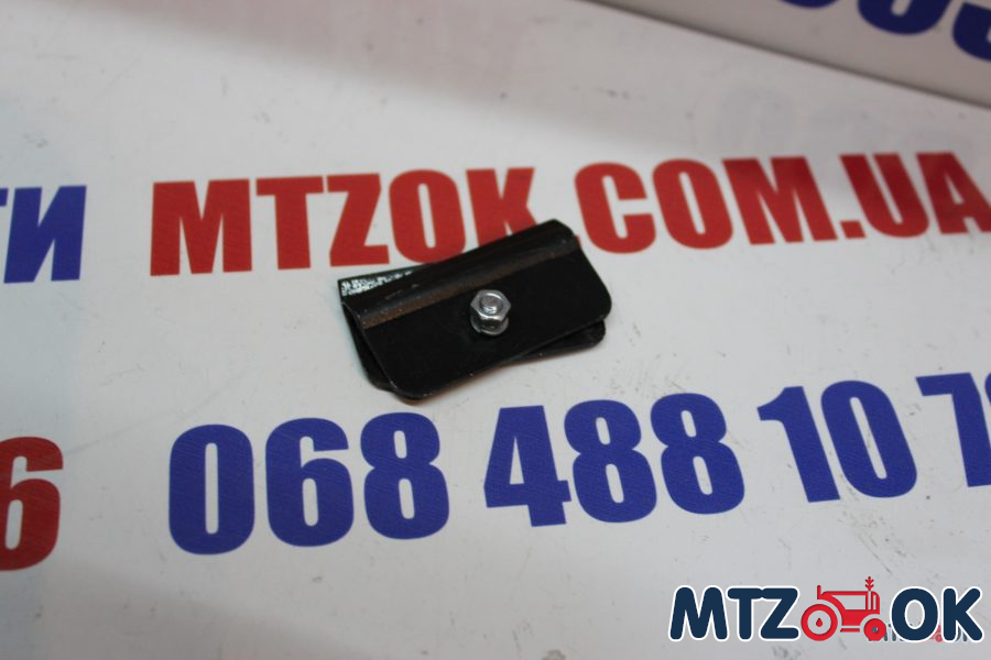 Держатель козырька противосолнечного 70-8204015 Держатель козырька противосолнечного 70-8204015