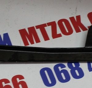 Вставка боковая замка капота правая МТЗ 80-8401006-01 Вставка боковая замка капота правая МТЗ 80-8401006-01