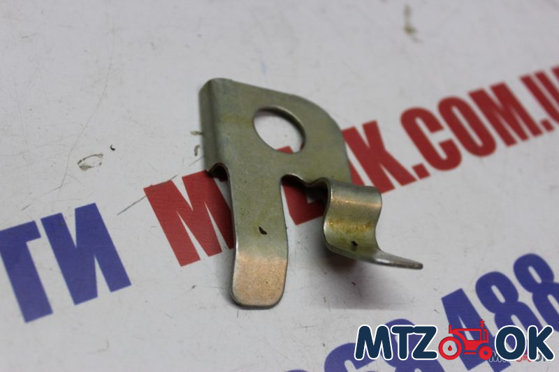 Захват капота правый 80-8401004 (пр-во МТЗ) Захват капота правый 80-8401004 (пр-во МТЗ)