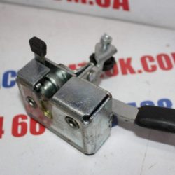 Замок двери МТЗ УК левый (пр-во МТЗ) 80-6105050