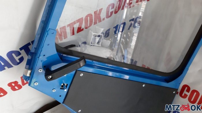 Дверь МТЗ МК левая 70-6708040 (в сборе) Дверь МТЗ МК левая 70-6708040 (в сборе)