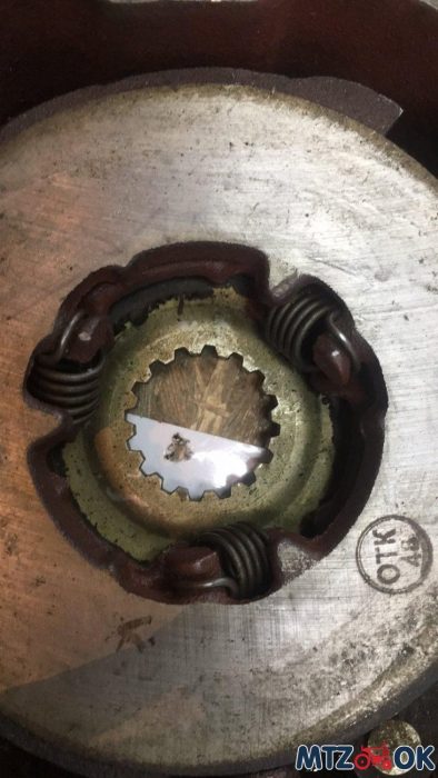 Кожух тормоза МТЗ в сборе с диском нажимным+диск тормозной(50-3502037) Кожух тормоза МТЗ в сборе с диском нажимным+диск тормозной(50-3502037)