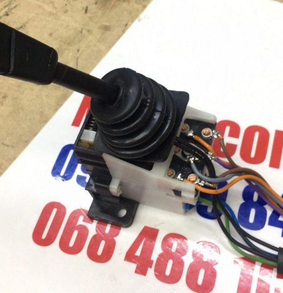 Переключатель света МТЗ (3912.3769) (фар, поворотов и звукового сигнала) (пр-во УП Ясма) Переключатель света МТЗ (3912.3769) (фар, поворотов и звукового сигнала) (пр-во УП Ясма)