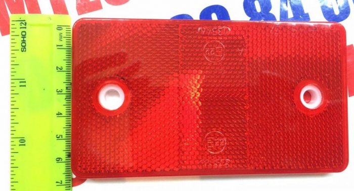 Катафот прямоугольный с отверстиями широкий (красный) 12,5х7см (пр-во Украина) Катафот прямоугольный с отверстиями широкий (красный) 12,5х7см (пр-во Украина)