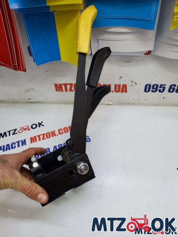 Блок рычагов управления гидравликой распределителя РЛ70 с рукоятками Блок рычагов управления гидравликой распределителя РЛ70 с рукоятками