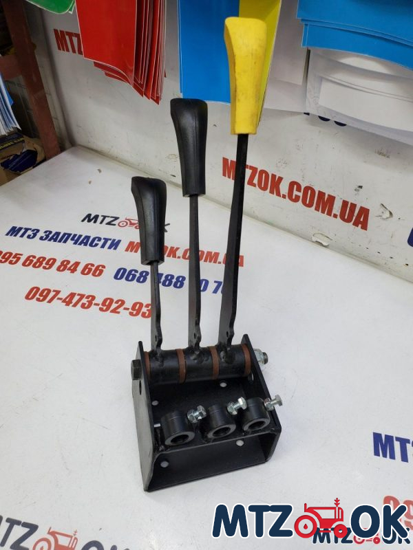 Блок рычагов управления гидравликой распределителя РЛ70 с рукоятками Блок рычагов управления гидравликой распределителя РЛ70 с рукоятками