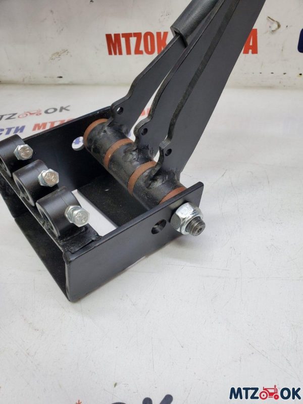 Блок рычагов управления гидравликой распределителя РЛ70 с рукоятками Блок рычагов управления гидравликой распределителя РЛ70 с рукоятками