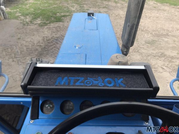 Полка панели кабины МТЗ УК под железную панель приборов с 1990 по 1998г. с открывающей верхней полкой Полка панели кабины МТЗ УК под железную панель приборов с 1990 по 1998г. с открывающей верхней полкой
