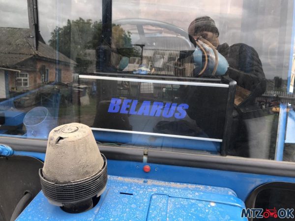 Полка панели кабины МТЗ УК под железную панель приборов с 1990 по 1998г. с открывающей верхней полкой Полка панели кабины МТЗ УК под железную панель приборов с 1990 по 1998г. с открывающей верхней полкой