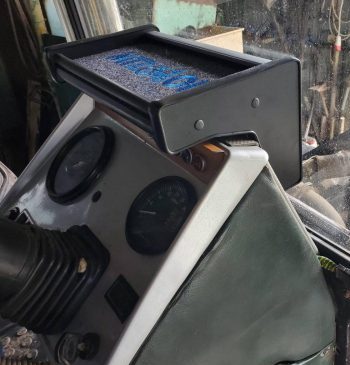 Полка панели кабины МТЗ УК (Беларус) пластиковая панель широкая,квадратная 1998-2017г Полка панели кабины МТЗ УК (Беларус) пластиковая панель широкая,квадратная 1998-2017г