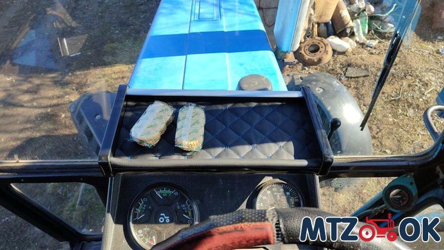 Полка панели кабины МТЗ УК (Беларус) пластиковая панель широкая,квадратная 1998-2017г Полка панели кабины МТЗ УК (Беларус) пластиковая панель широкая,квадратная 1998-2017г