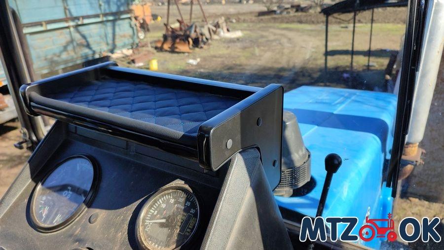 Полка панели кабины МТЗ УК (Беларус) пластиковая панель широкая,квадратная 1998-2017г Полка панели кабины МТЗ УК (Беларус) пластиковая панель широкая,квадратная 1998-2017г