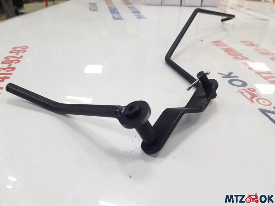 Тяга механизма фиксации навески с рукояткой в сборе 80-4619134/85-4619035/85-4619036 Тяга механизма фиксации навески с рукояткой в сборе 80-4619134/85-4619035/85-4619036