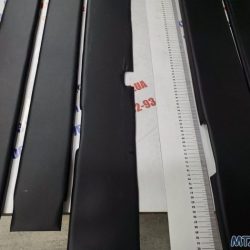 Кожзам черный (красная стежка) на синтепоне 1.4х1м Кожзам черный (красная стежка) на синтепоне 1.4х1м