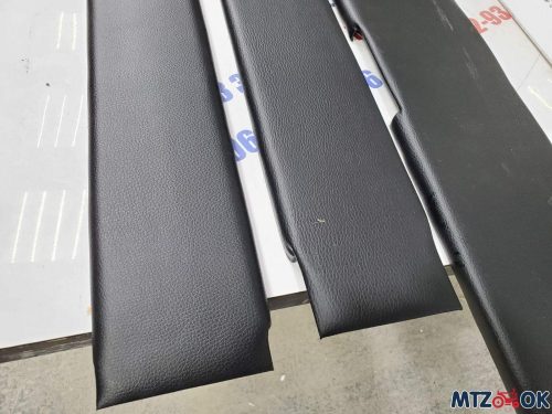 Кожзам черный (красная стежка) на синтепоне 1.4х1м Кожзам черный (красная стежка) на синтепоне 1.4х1м