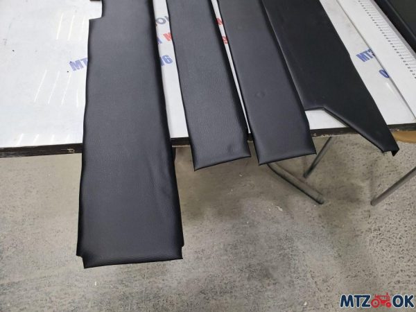 Кожзам черный (синяя стежка) на синтепоне 1.4х1м Кожзам черный (синяя стежка) на синтепоне 1.4х1м