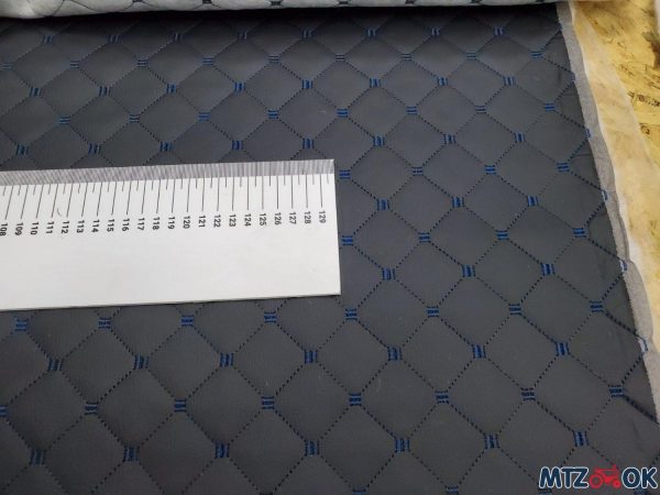 Кожзам черный (синяя стежка) на синтепоне 1.4х1м Кожзам черный (синяя стежка) на синтепоне 1.4х1м