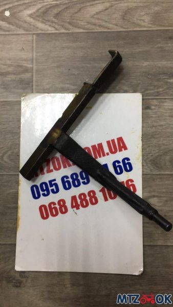 Поводок механизма переключения передач МТЗ (пр-во МТЗ)50-1702095-А1 Поводок механизма переключения передач МТЗ (пр-во МТЗ)50-1702095-А1