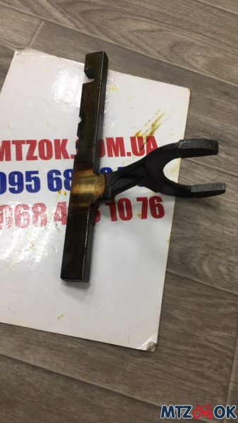 Вилка перекл. 3-й пер. МТЗ (пр-во МТЗ) 50-1702096 Вилка перекл. 3-й пер. МТЗ (пр-во МТЗ) 50-1702096