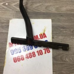 Вилка перекл. 1-й пер.и заднего хода МТЗ (пр-во МТЗ)74-1702086 Вилка перекл. 1-й пер.и заднего хода МТЗ (пр-во МТЗ)74-1702086