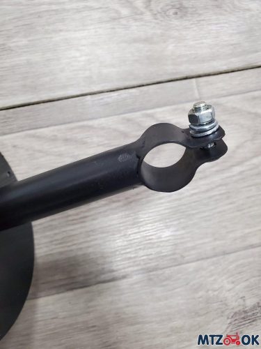 Кронштейн маяка сигнального (мигалки) с площадкой под магнит МТЗ 320-3738005М Кронштейн маяка сигнального (мигалки) с площадкой под магнит МТЗ 320-3738005М