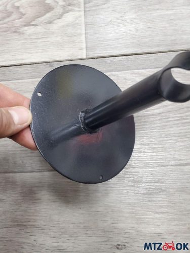 Кронштейн маяка сигнального (мигалки) с площадкой под магнит МТЗ 320-3738005М Кронштейн маяка сигнального (мигалки) с площадкой под магнит МТЗ 320-3738005М