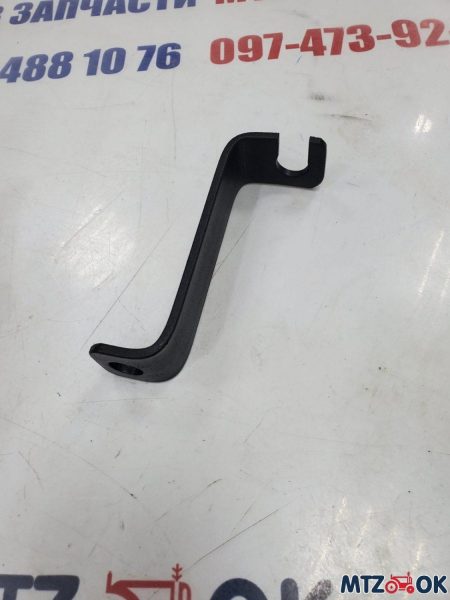Кронштейн троса подачи топлива на стартер МТЗ Кронштейн троса подачи топлива на стартер МТЗ