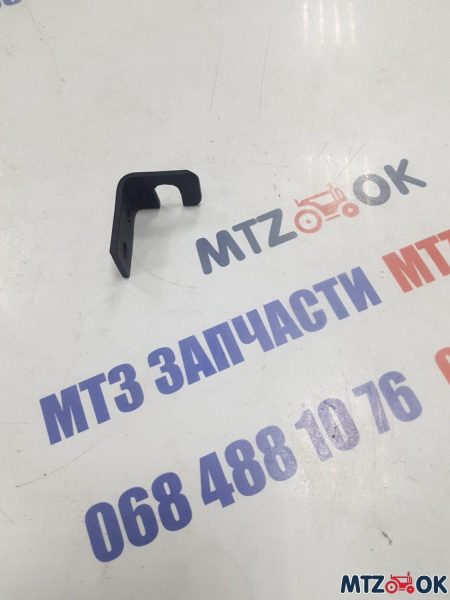 Кронштейн троса подачи топлива под кабиной МТЗ Кронштейн троса подачи топлива под кабиной МТЗ