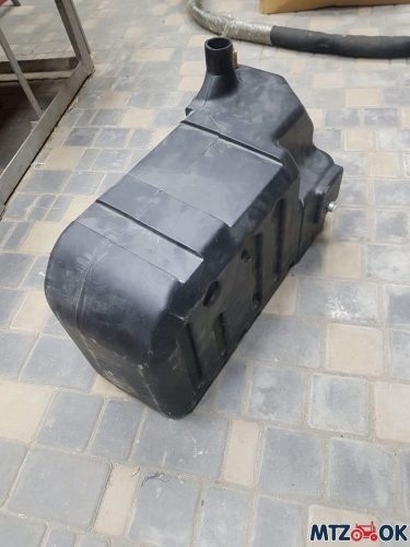 Бак топливный МТЗ прав.(пластик) (пр-во МТЗ) 80-1101520 Бак топливный МТЗ прав.(пластик) (пр-во МТЗ) 80-1101520