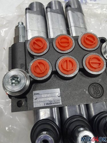 Гидрораспределитель 3Р40+К16К16К16 (3 плавающие секции) (Badestnost) Гидрораспределитель 3Р40+К16К16К16 (3 плавающие секции) (Badestnost)