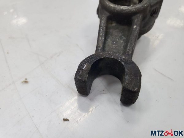 Вилка выкл. сцепления МТЗ (пр-во САЗ)50-1601203 Вилка выкл. сцепления МТЗ (пр-во САЗ)50-1601203