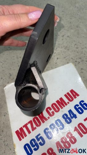 Втулка оси навески для усиления под мост с кронштейном на 2 отверстия (трубка 4мм) Втулка оси навески для усиления под мост с кронштейном на 2 отверстия (трубка 4мм)