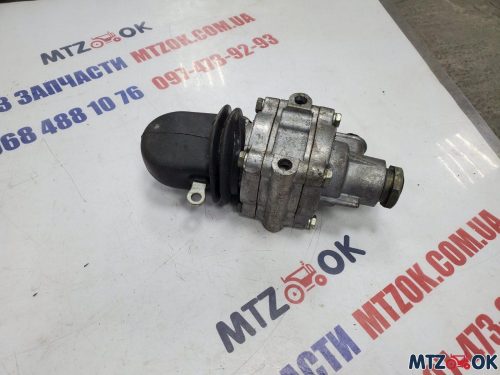 Кран тормозной ЮМЗ (А29.61.000) Кран тормозной ЮМЗ (А29.61.000)