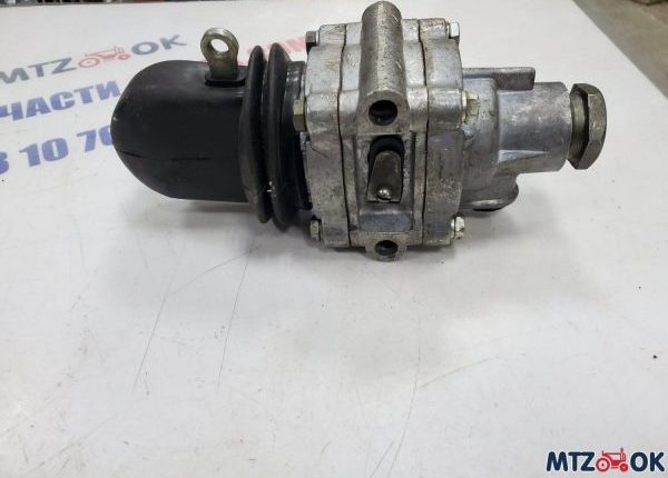 Кран тормозной ЮМЗ (А29.61.000) Кран тормозной ЮМЗ (А29.61.000)