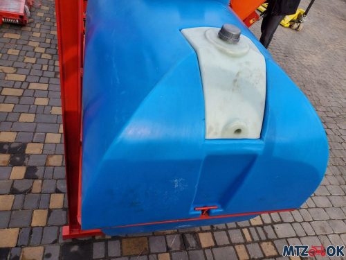 Опрыскиватель 1000л/16м (плавающая штанга) голубая бочка (ОП 1000л/16м) Опрыскиватель 1000л/16м (плавающая штанга) голубая бочка (ОП 1000л/16м)