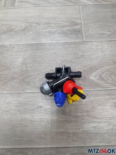 Форсунка опрыскивателя тройная проходная Форсунка опрыскивателя тройная проходная