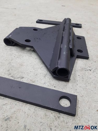 Кронштейн усиления оси навески МТЗ на 2 вала с двумя тягами Кронштейн усиления оси навески МТЗ на 2 вала с двумя тягами
