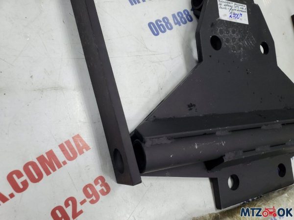 Кронштейн усиления оси навески МТЗ (кронштейн на 2 вала с двумя тягами, ось, болты, шайбы, гайки) Кронштейн усиления оси навески МТЗ (кронштейн на 2 вала с двумя тягами, ось, болты, шайбы, гайки)