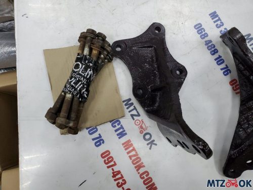 Кронштейн навески МТЗ-892 к-т (80-4605091, 80-4605091-01) с болтами (пр-во МТЗ) Кронштейн навески МТЗ-892 к-т (80-4605091, 80-4605091-01) с болтами (пр-во МТЗ)